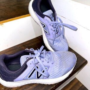 Women’s New Balance 520 - Size 9